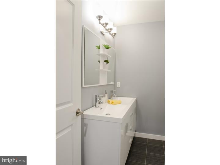 PORT RICHMOND - Residential Lease