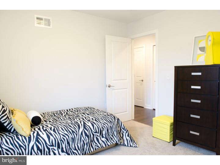 PORT RICHMOND - Residential Lease