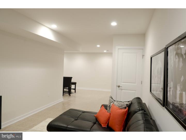 PORT RICHMOND - Residential Lease