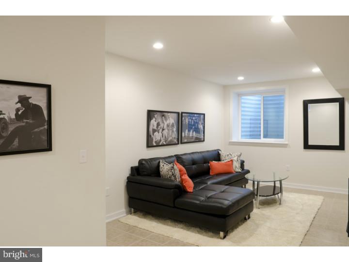 PORT RICHMOND - Residential Lease