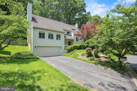 Photo of 11212 Angus Place, POTOMAC, MD 20854 (MLS # MDMC2183282)