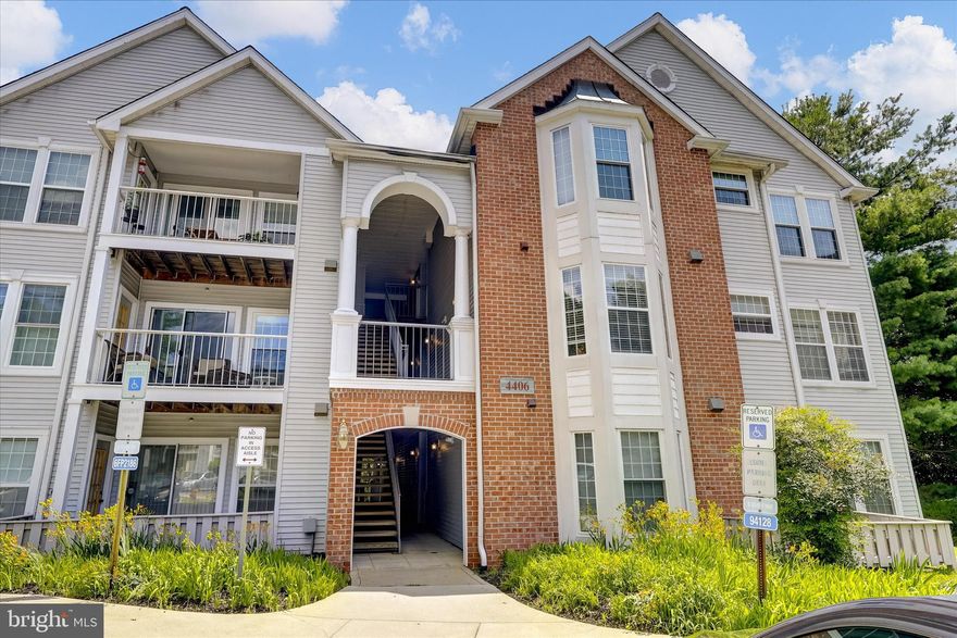 Don't miss your opportunity to own this beautifully maintained, move-in ready 2 bedroom, 2 bathroom condo with with easy access to everything you need—shopping, dining, and recreation. Silverbrook Farm allows membership to the New Town Community Center’s luxury pools, dog park, tennis courts, community garden, and playgrounds all within walking distance, or a short drive. Conveniently located near 795 for an easy commute. MUST SEE