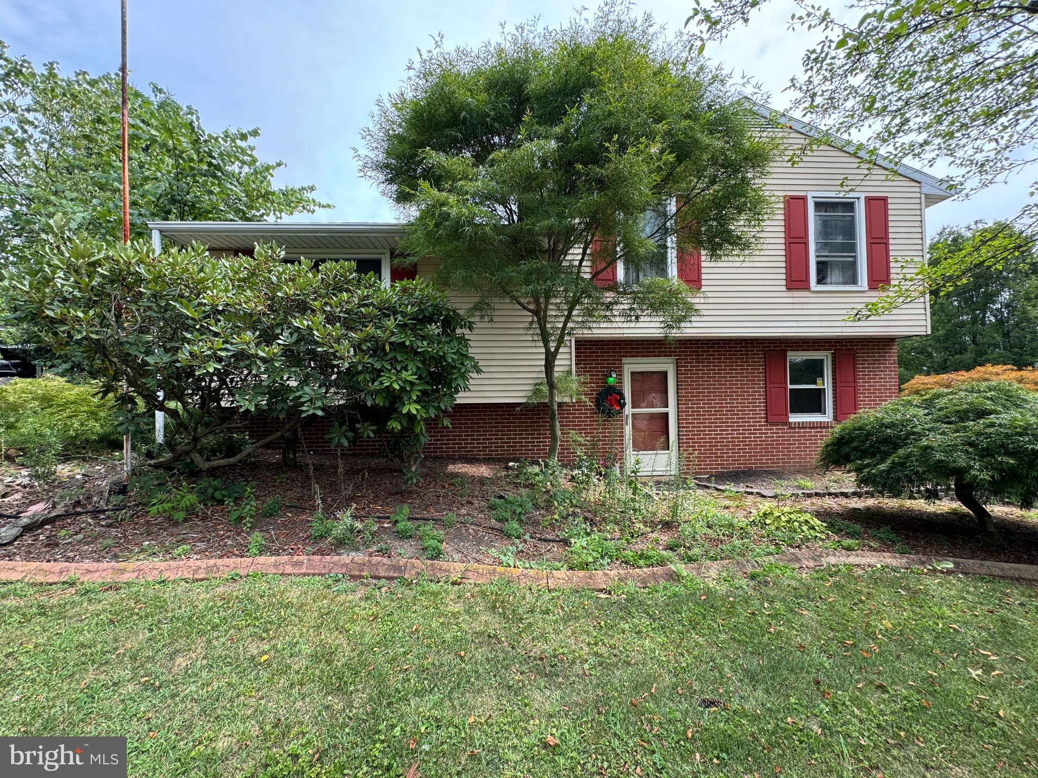 This listing is a short sale. The list price is semi-bank approved and may fluxuate!
ABBA Loss Mitigation is professionally negotiating this transaction.
At closing, the buy will pay a fee of $5,000 to ABBA Loss Mitigation for their services. See associated documents for a required addendum that must be signed by all parties and provided with any offer.