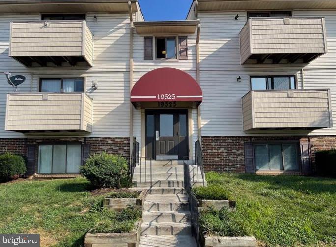 Great for first-time buyers, investors, or anyone looking to downsize, this beautifully updated 2-bedroom, 2-bath condo offers comfort, convenience, and value. Ideally situated just over a mile from I-270 and located off the intersection of 355 and Middlebrook Road it provides unbeatable access to commuting routes. Enjoy the ease of having Fox Chapel and Middlebrook Square Shopping Centers across the street, plus you're just minutes from Holy Cross Hospital and Montgomery College’s Germantown Campus. Bus #55 a few blocks away. Inside, you'll find wood floors throughout, a renovated kitchen, an open layout, and in-unit washer and dryer. The 2020 HVAC system ensures year-round comfort, and the low condo fee includes water. Condo comes with 3 parking tags (2 owners 1 visitor) in an unassigned parking lot with additional parking on the street as well. Pets allowed with some restrictions. Ground floor unit. Recently professionally deep cleaned.