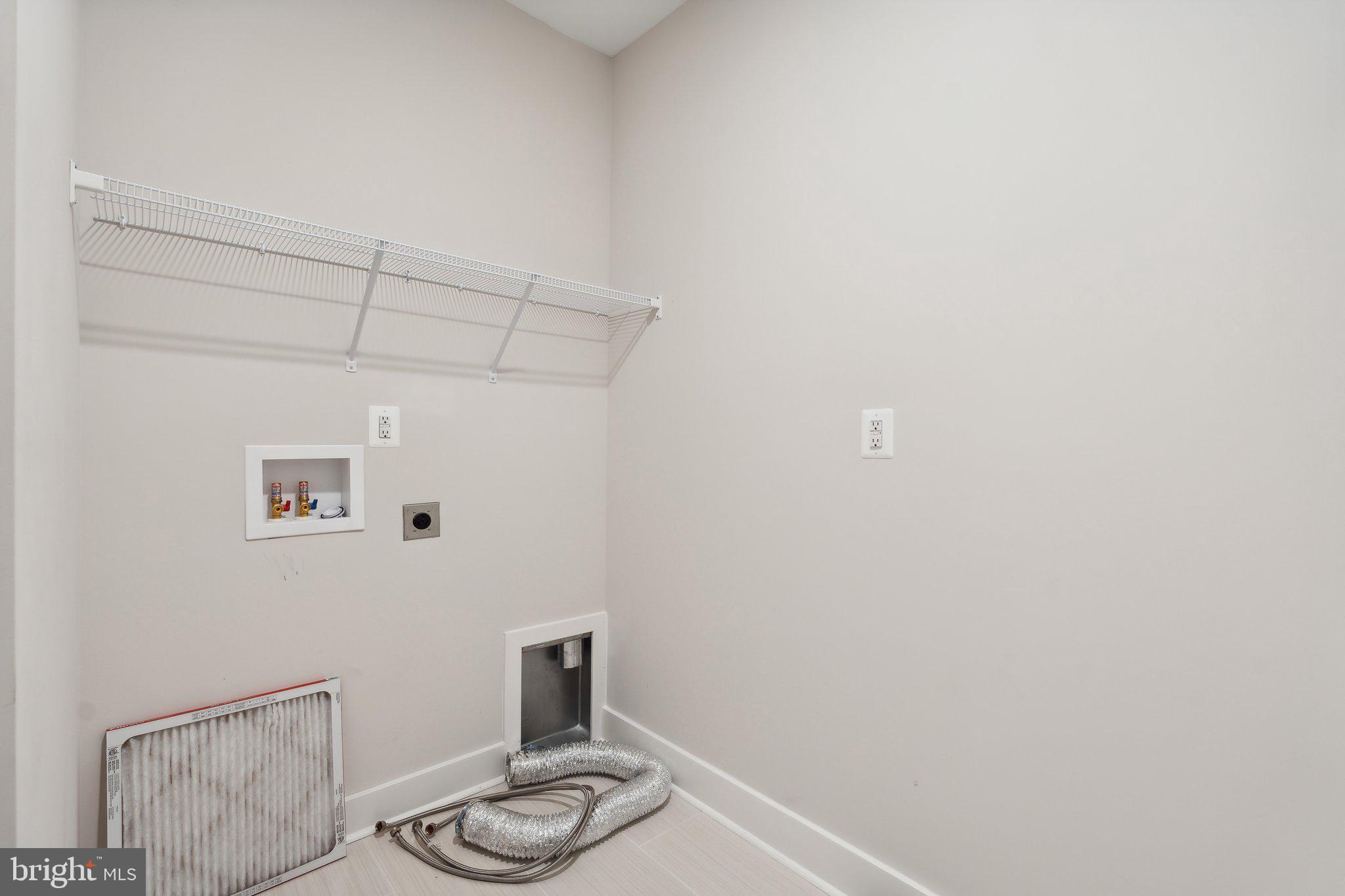 CABIN POINT - Residential Lease