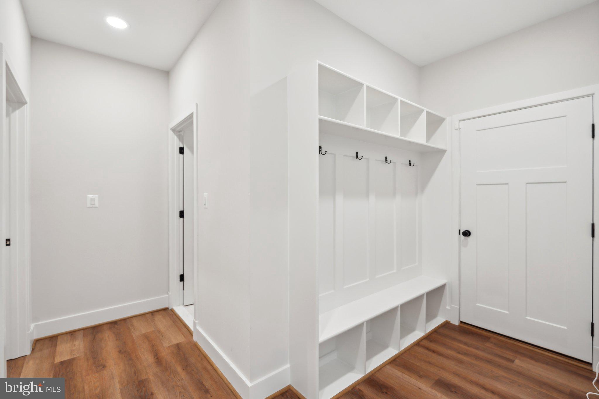 CABIN POINT - Residential Lease