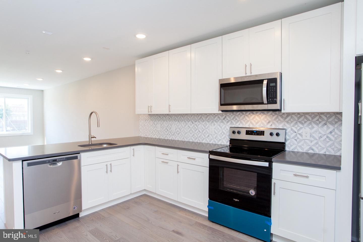 OLDE KENSINGTON - Residential Lease