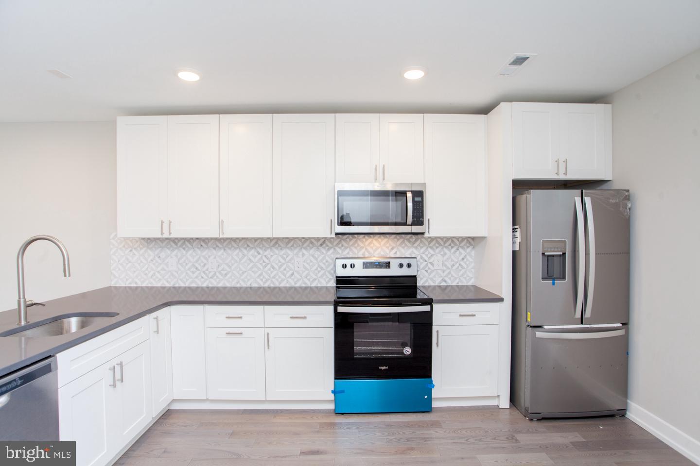 OLDE KENSINGTON - Residential Lease