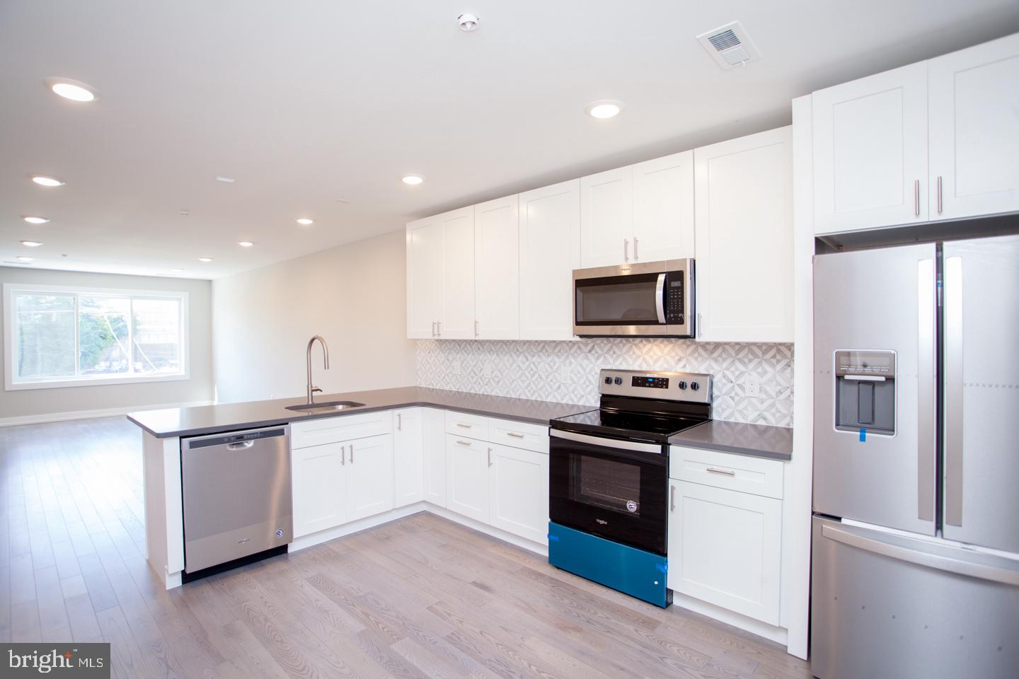 OLDE KENSINGTON - Residential Lease