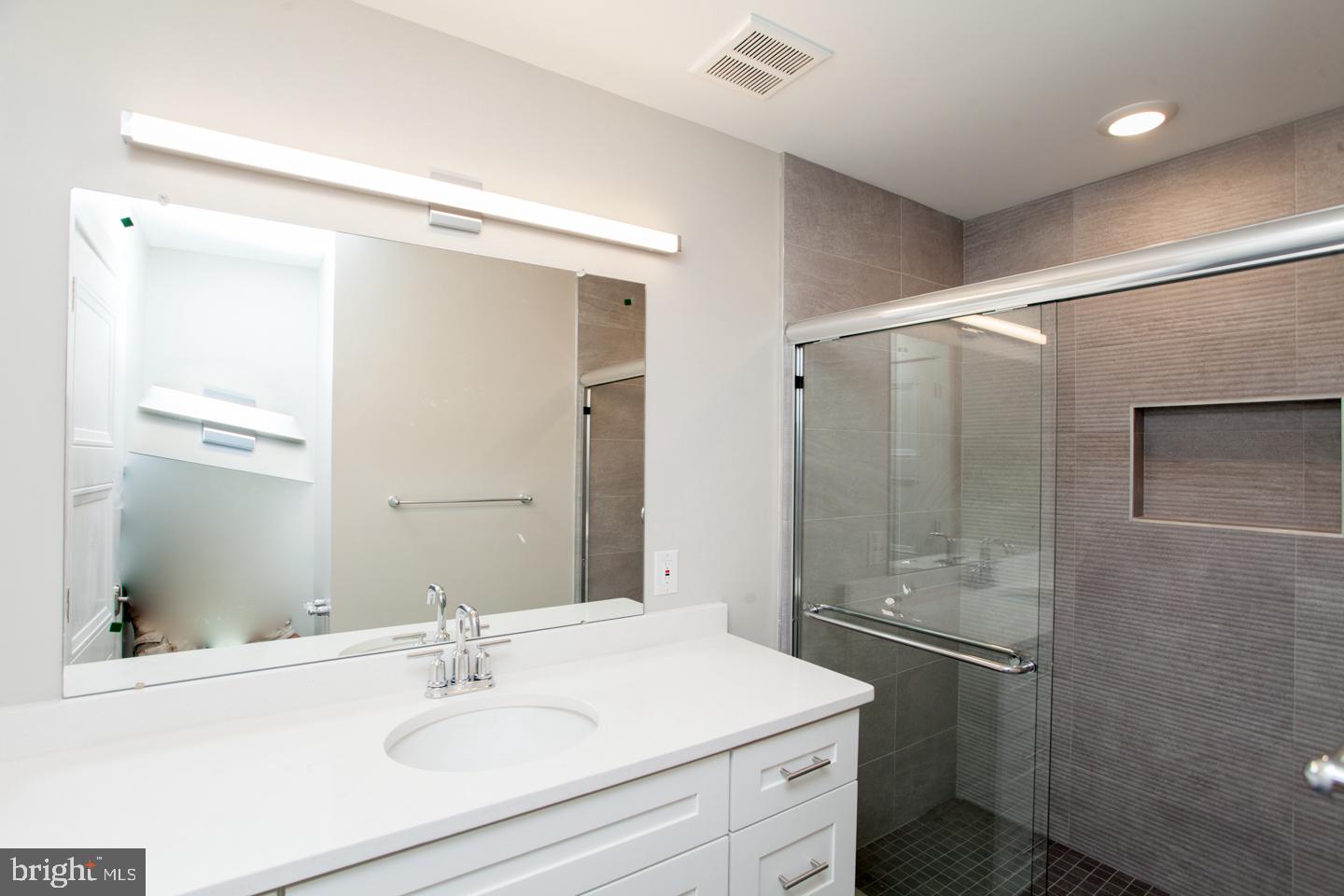 OLDE KENSINGTON - Residential Lease