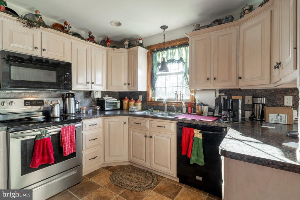 BRECKNOCK TOWNSHIP - Residential