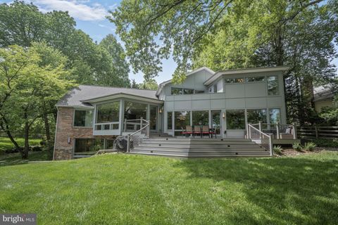 Photo of 8811 Jones Mill Road, CHEVY CHASE, MD 20815 (MLS # MDMC2179298)