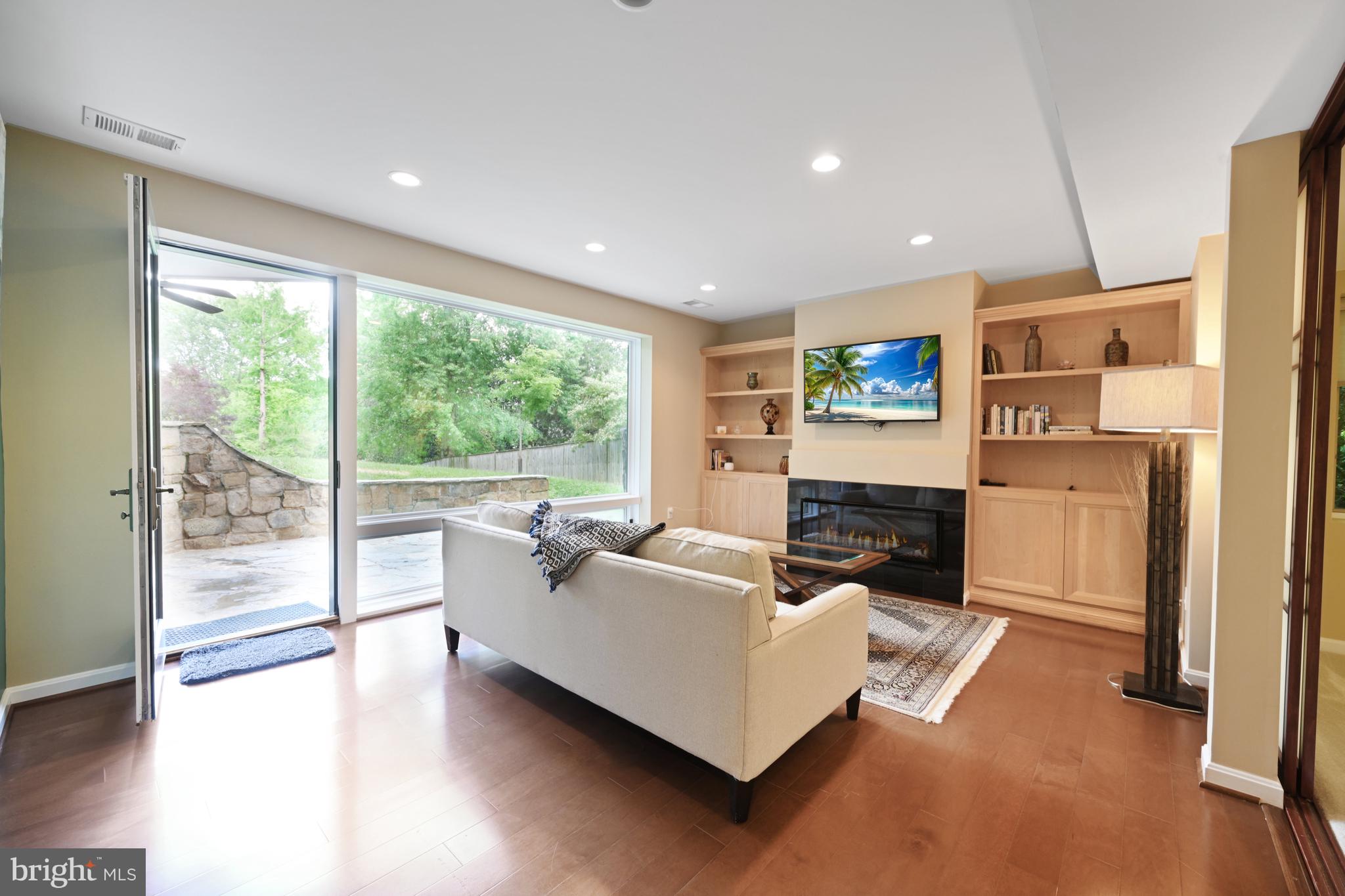 CHEVY CHASE - Residential