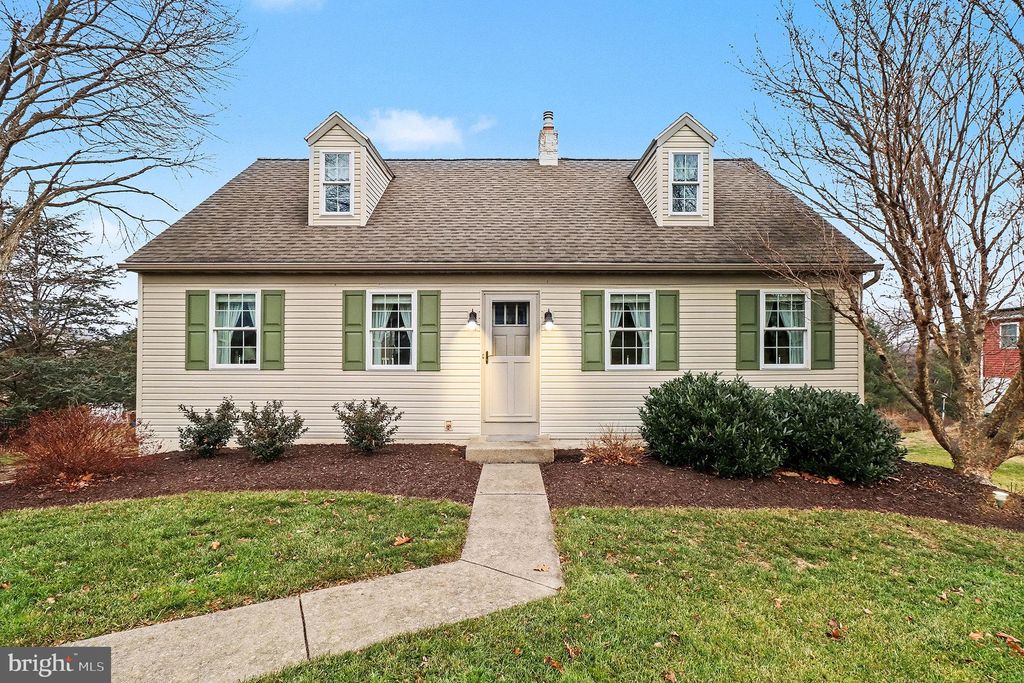 Photo of 206 Joyce Drive, LITITZ, PA 17543 (MLS # PALA2081640)