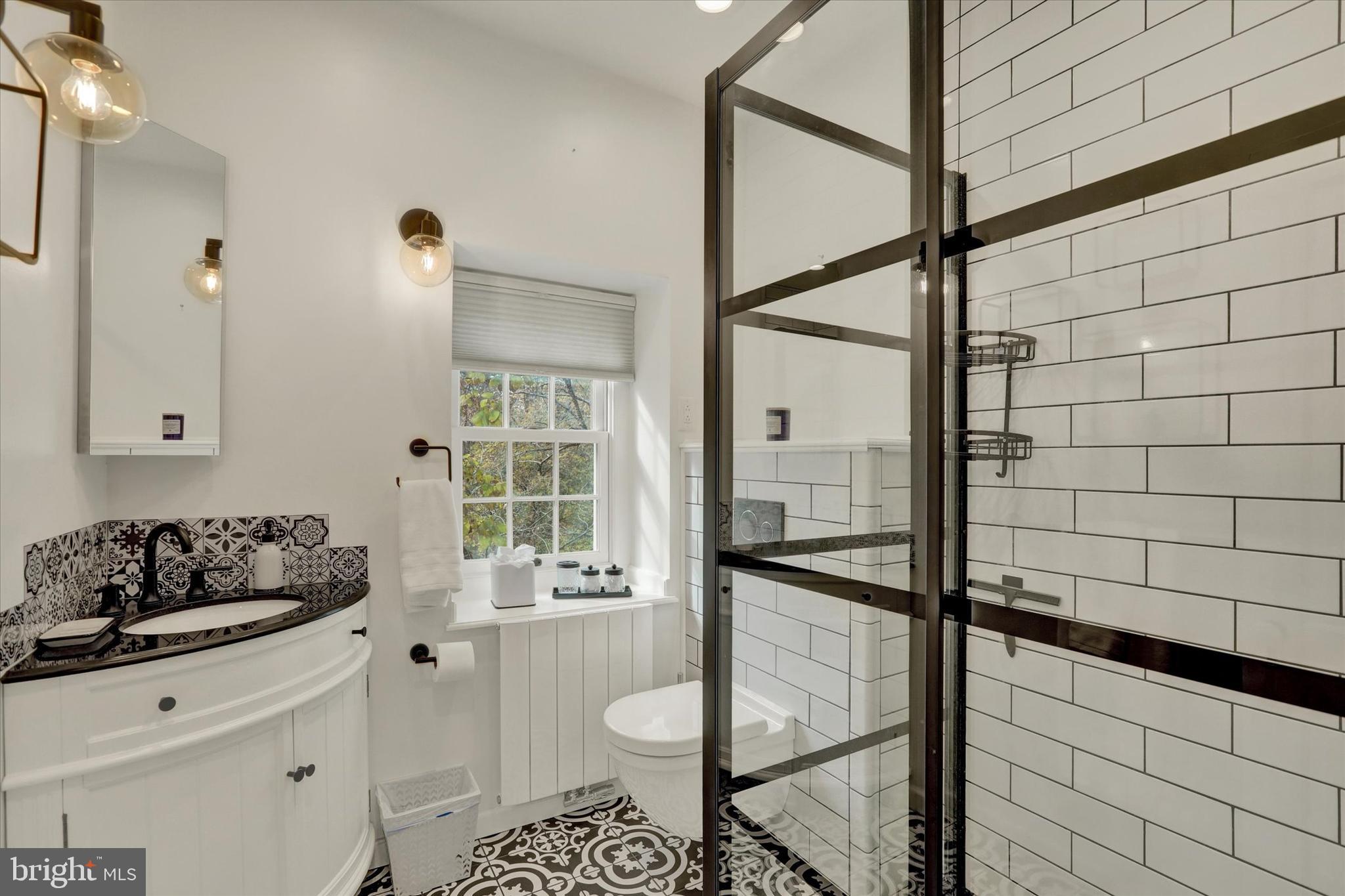 EDISON - Commercial Sale