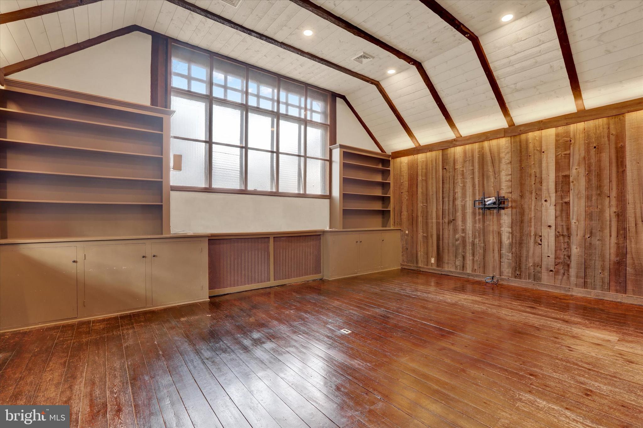 EDISON - Commercial Sale