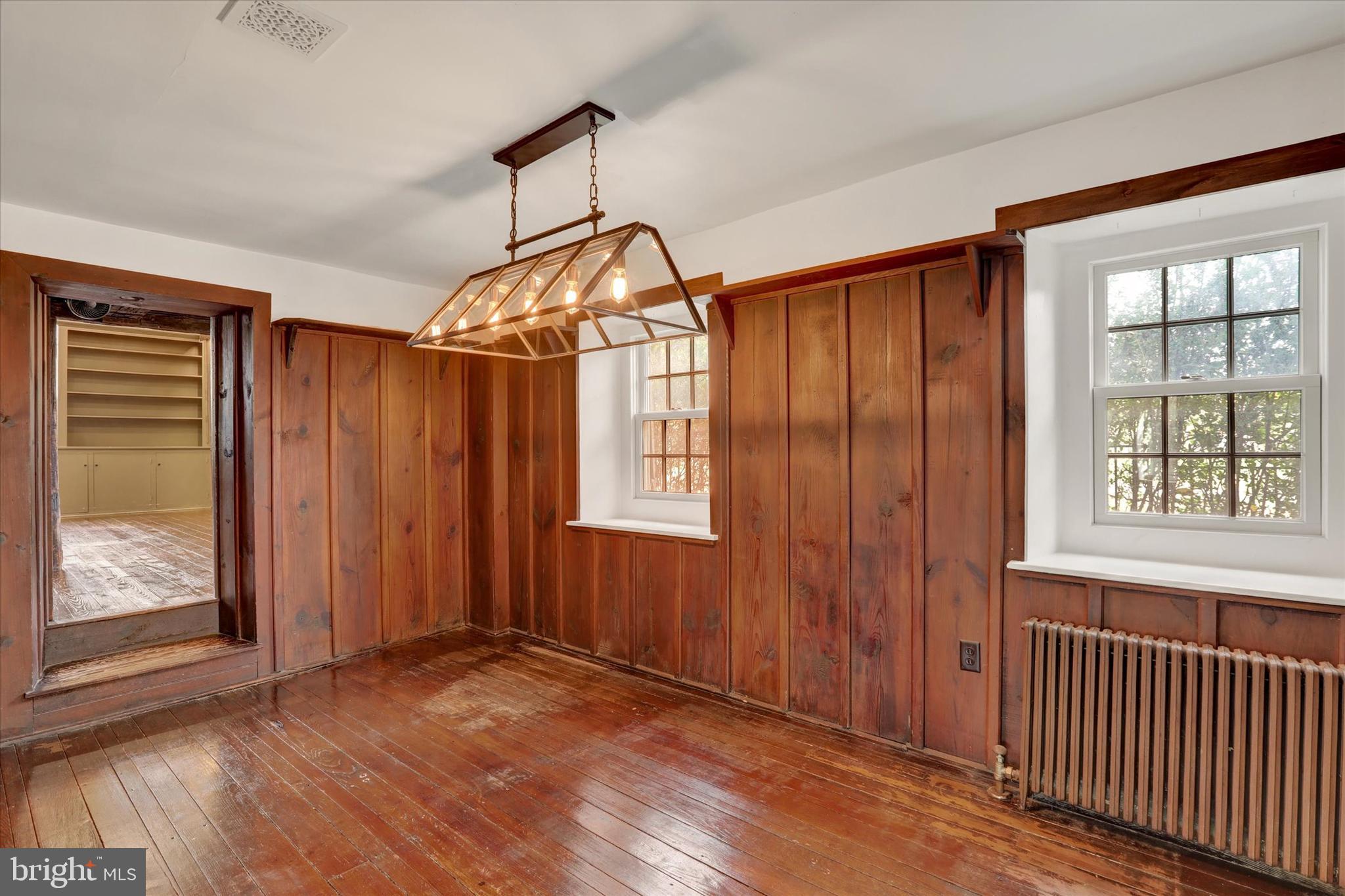 EDISON - Commercial Sale