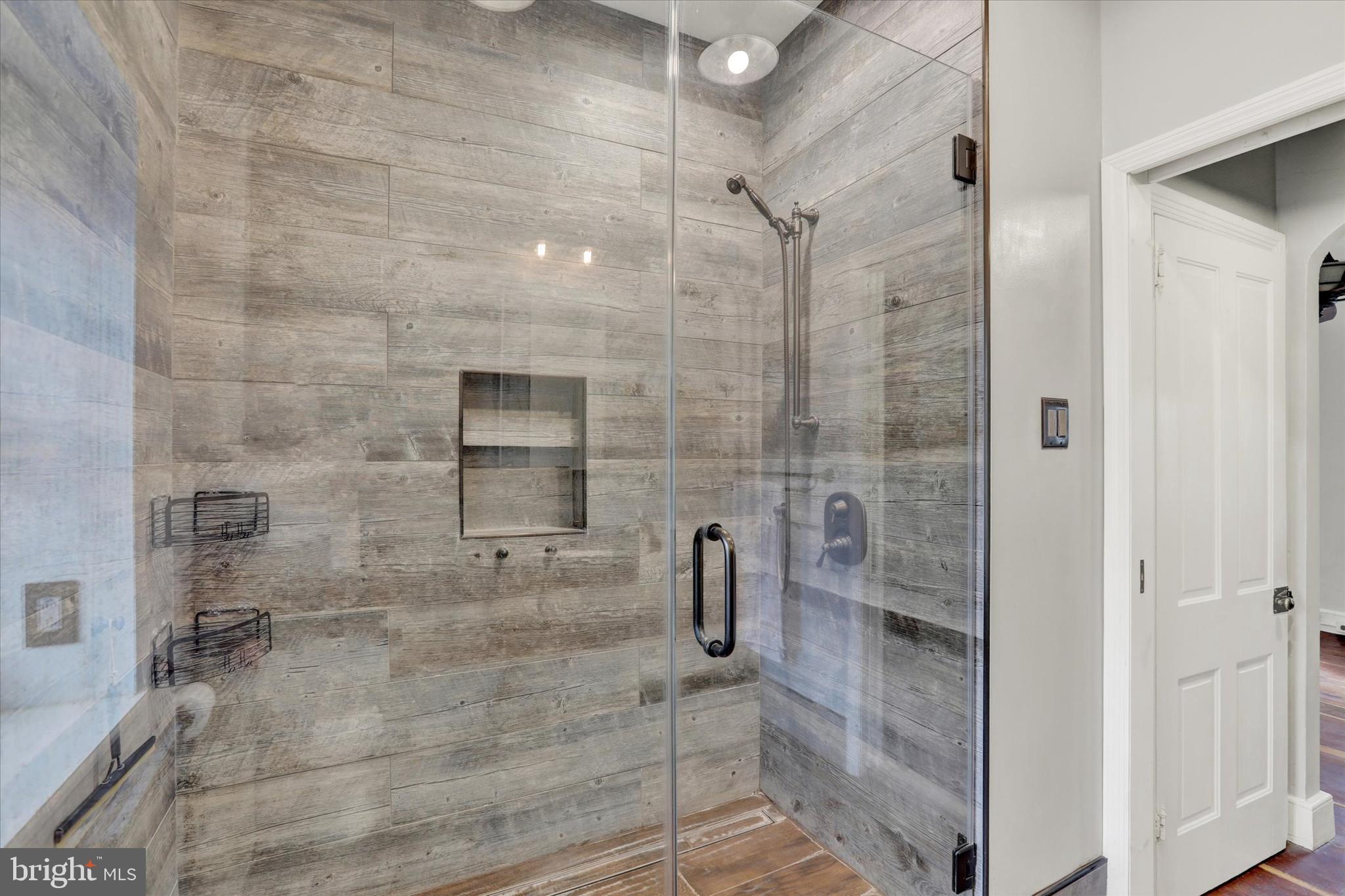 EDISON - Commercial Sale