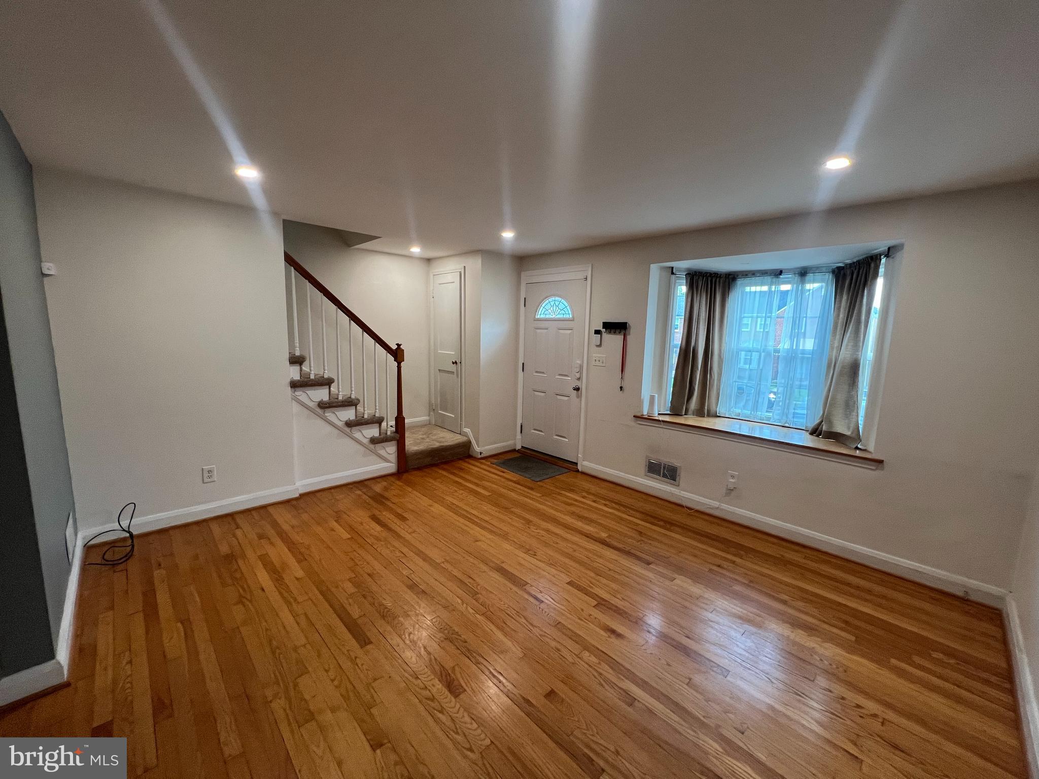 KNETTISHALL - Residential Lease