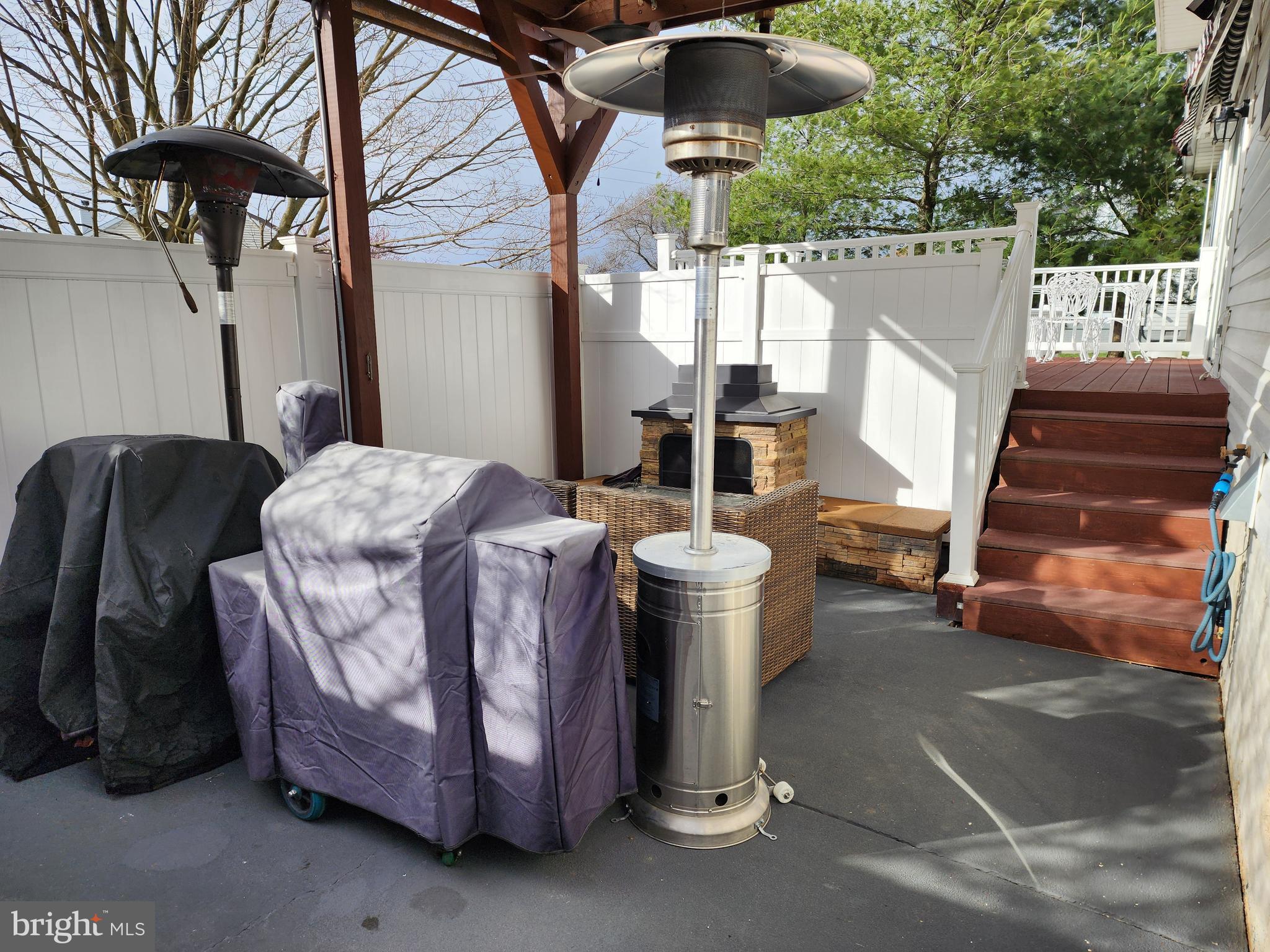 NORTH END - Residential