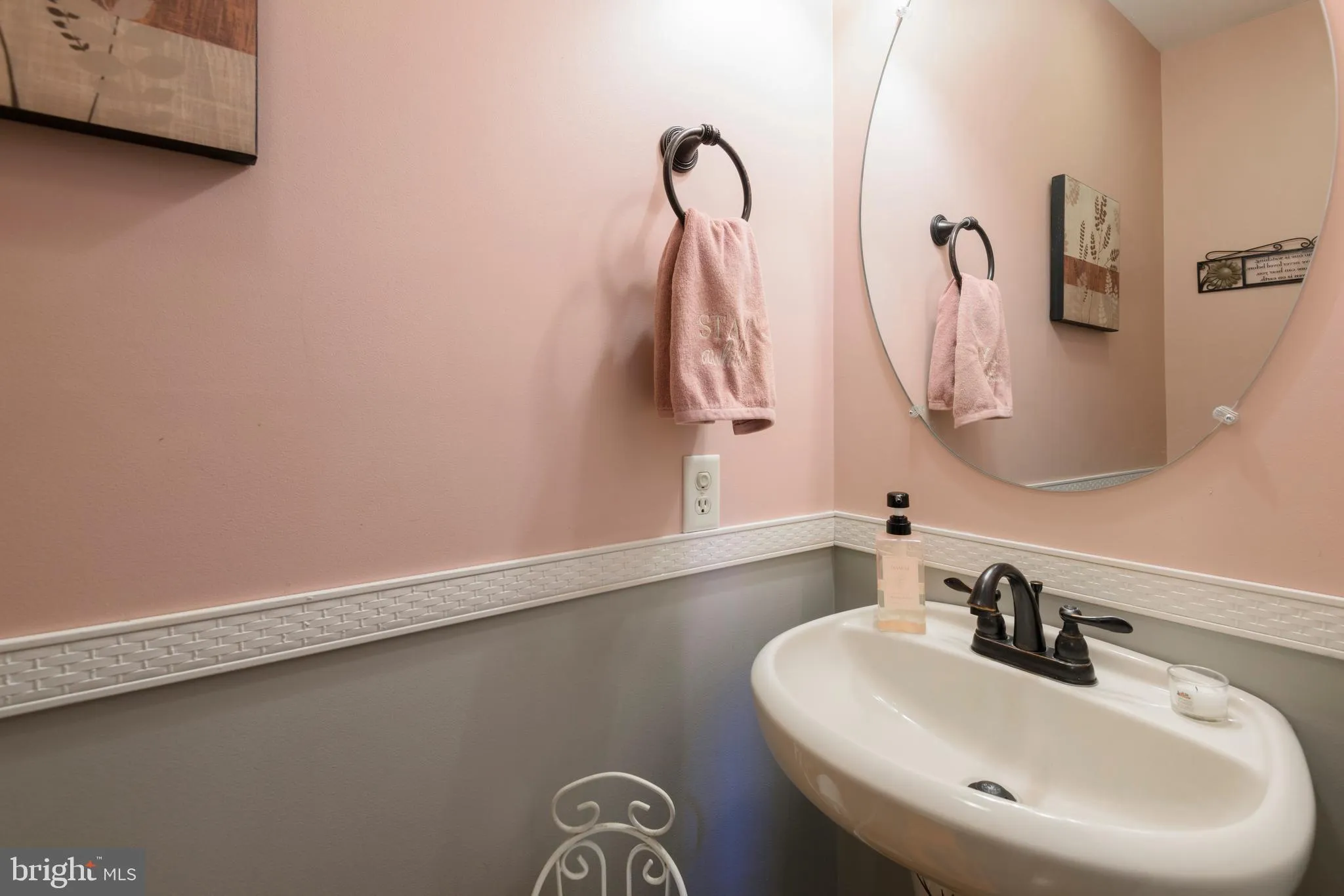 Cochranville, Pennsylvania 19330, United States, 4 Bedrooms Bedrooms, ,3 BathroomsBathrooms,Residential,Active,197943