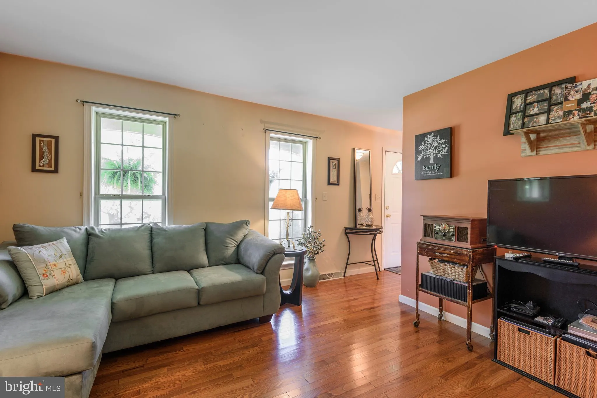 Cochranville, Pennsylvania 19330, United States, 4 Bedrooms Bedrooms, ,3 BathroomsBathrooms,Residential,Active,197943