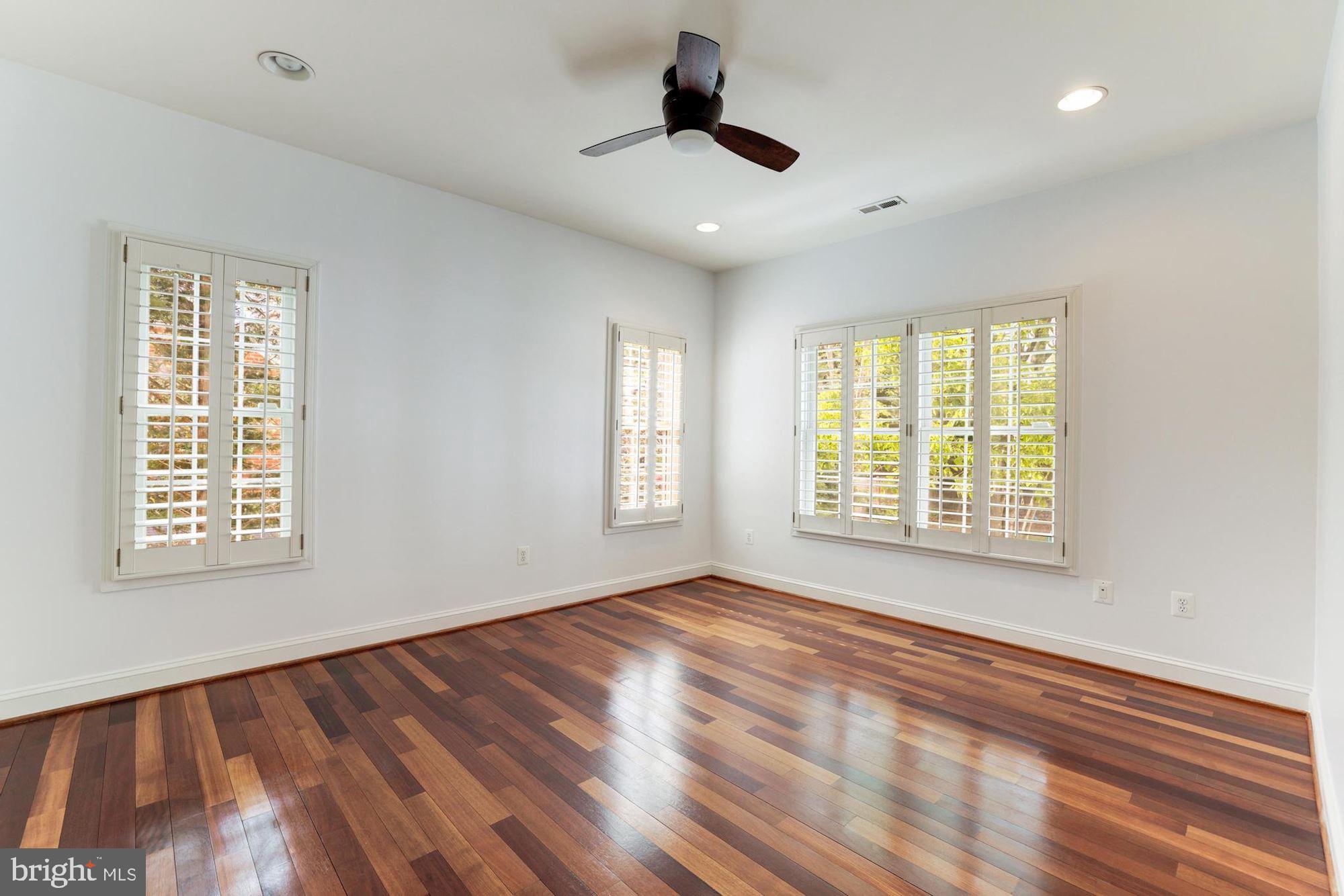 COUNTRY CLUB GROVE - Residential