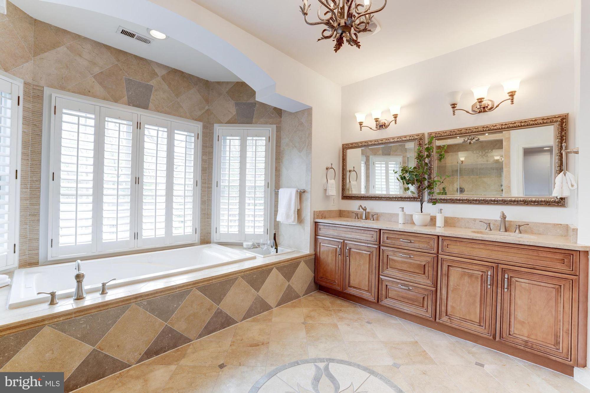 COUNTRY CLUB GROVE - Residential