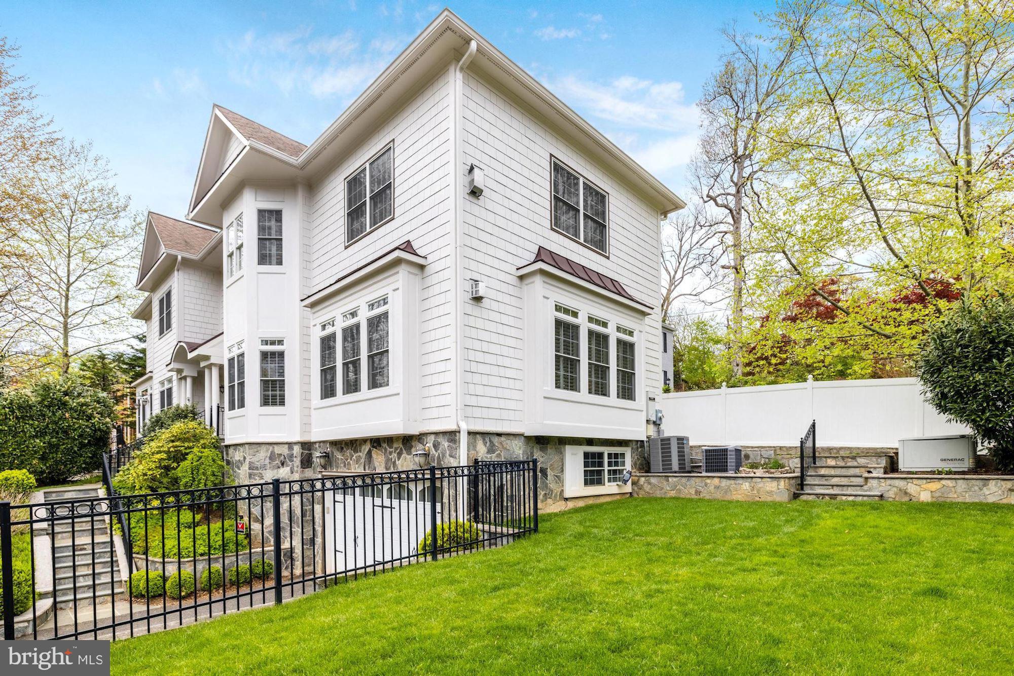 COUNTRY CLUB GROVE - Residential