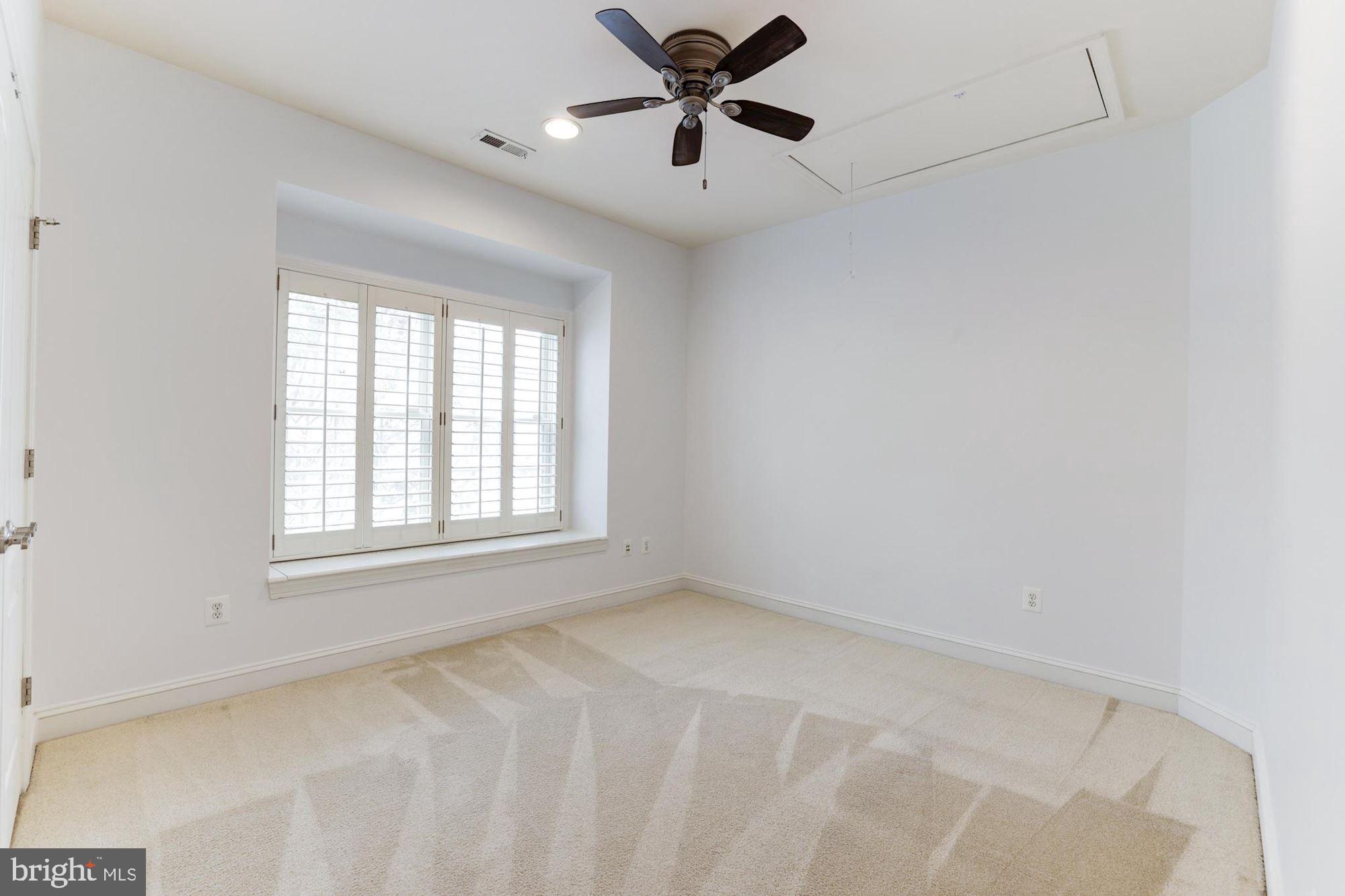 COUNTRY CLUB GROVE - Residential