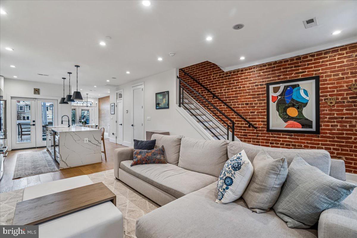 522 NW TAYLOR STREET NW