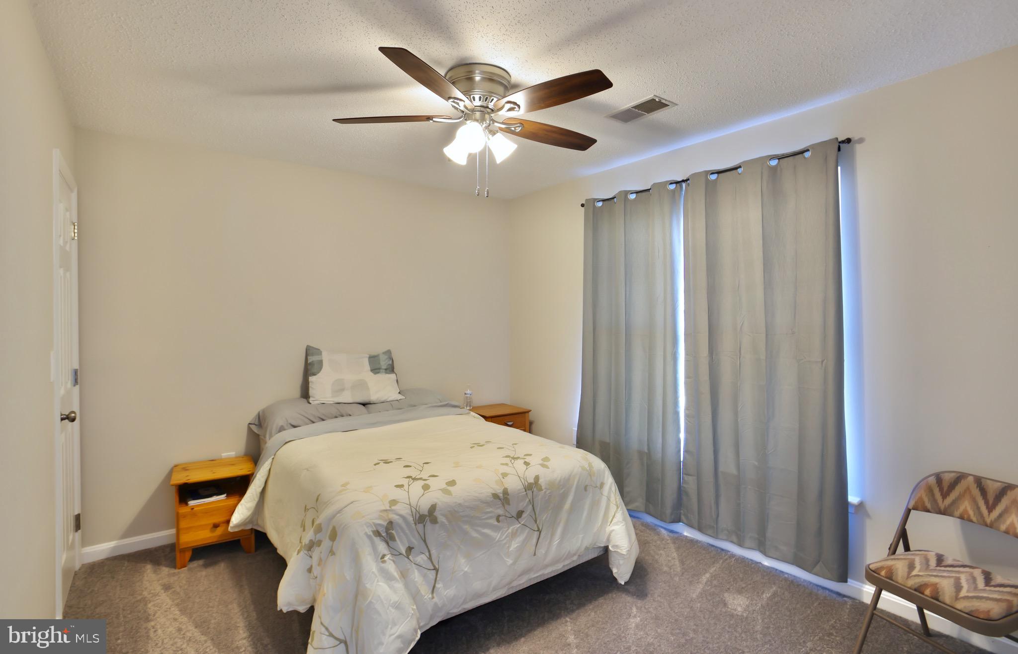 HAWTHORNE WOODS - Residential