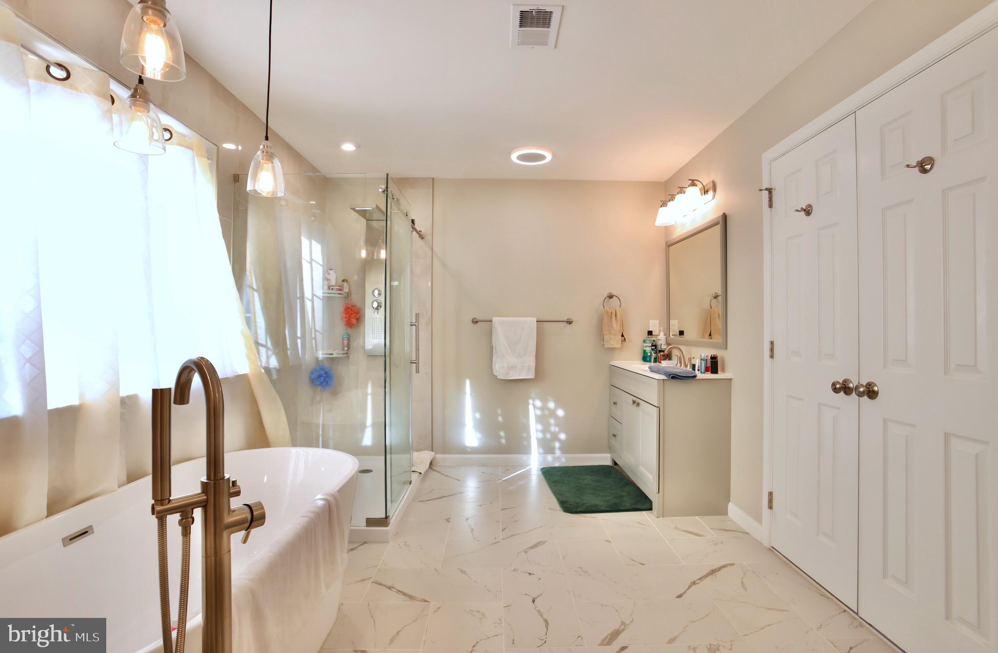 HAWTHORNE WOODS - Residential