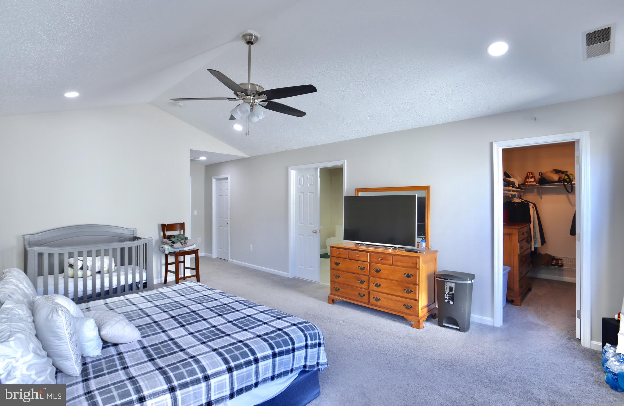 HAWTHORNE WOODS - Residential