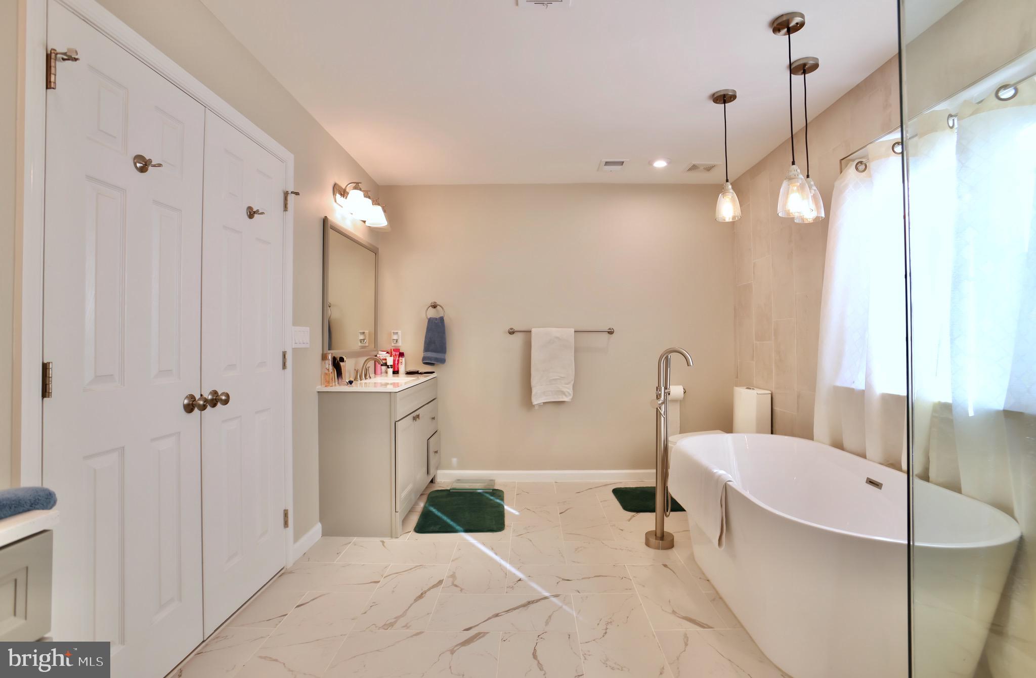 HAWTHORNE WOODS - Residential