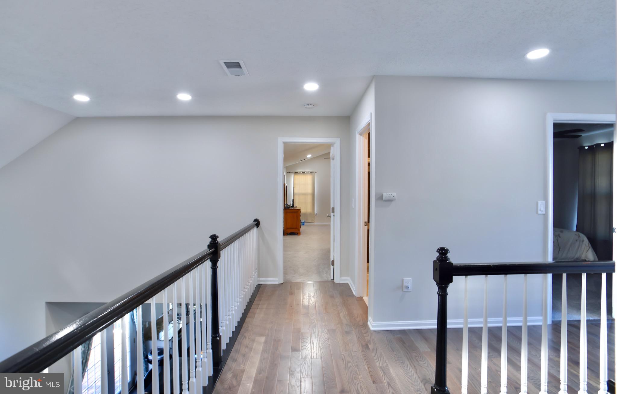 HAWTHORNE WOODS - Residential