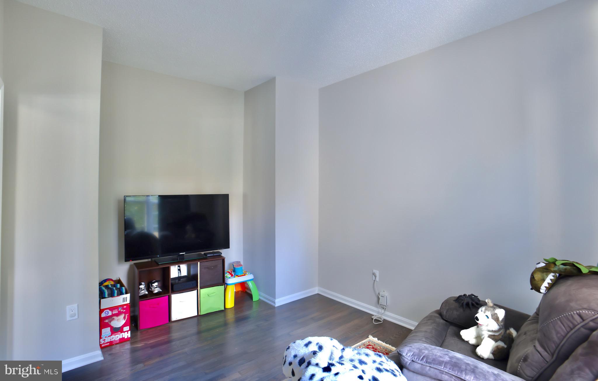 HAWTHORNE WOODS - Residential