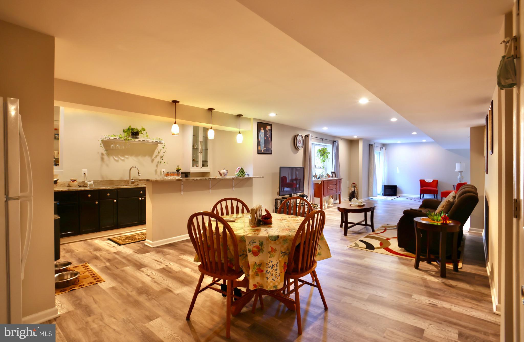 HAWTHORNE WOODS - Residential