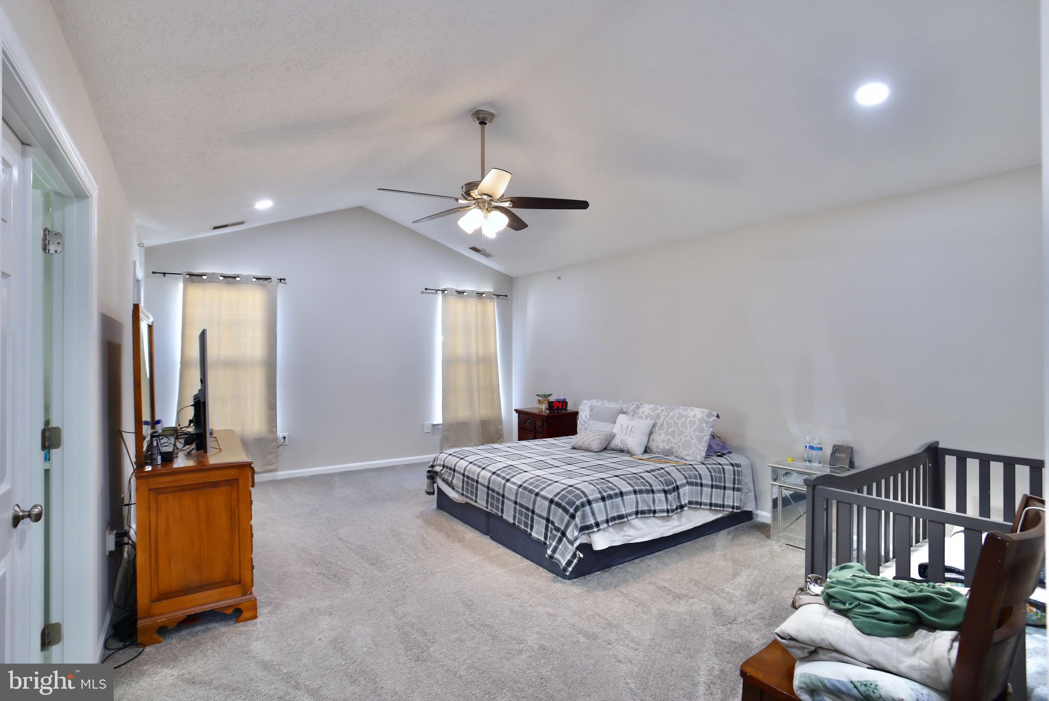 HAWTHORNE WOODS - Residential