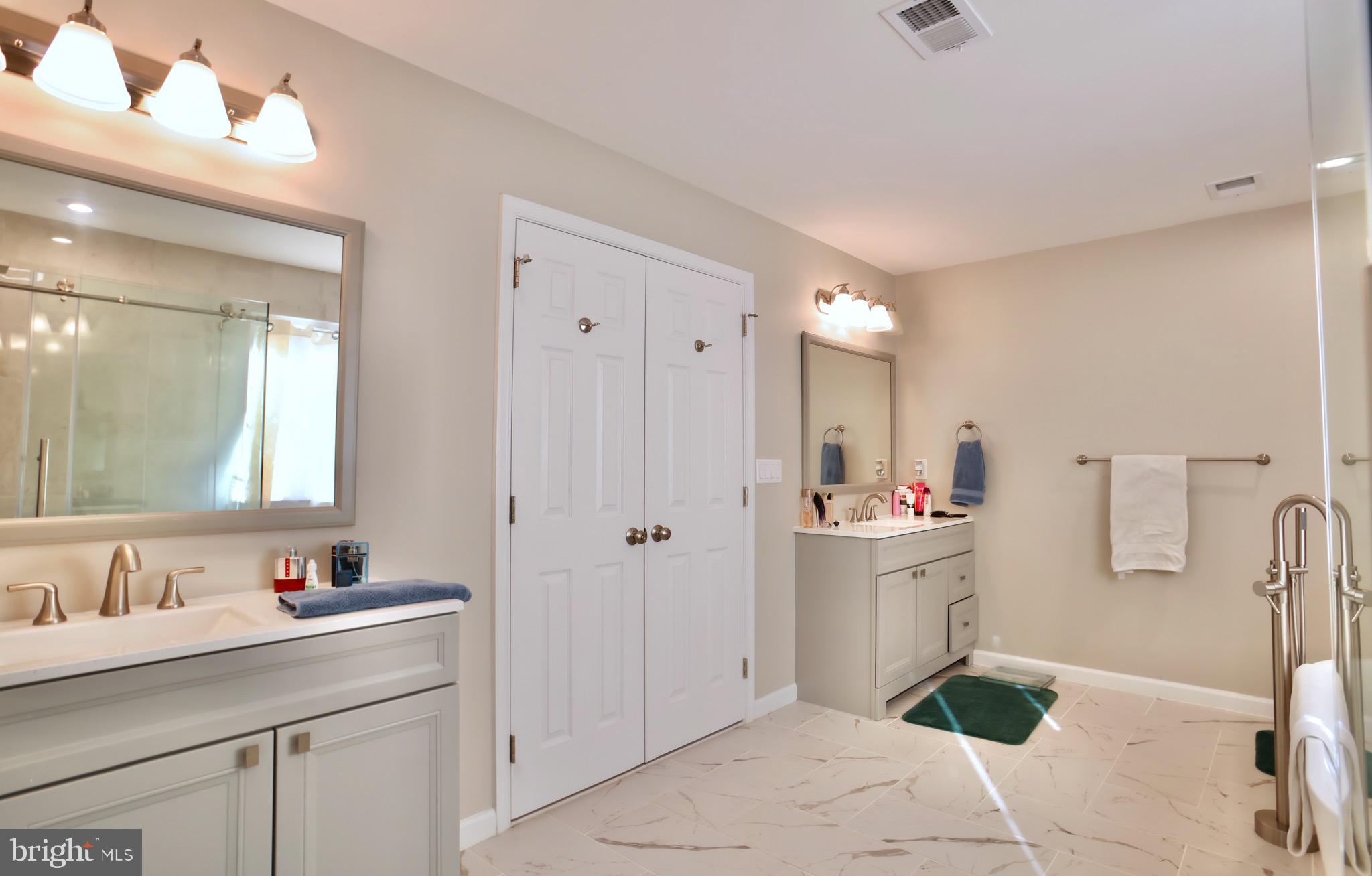 HAWTHORNE WOODS - Residential