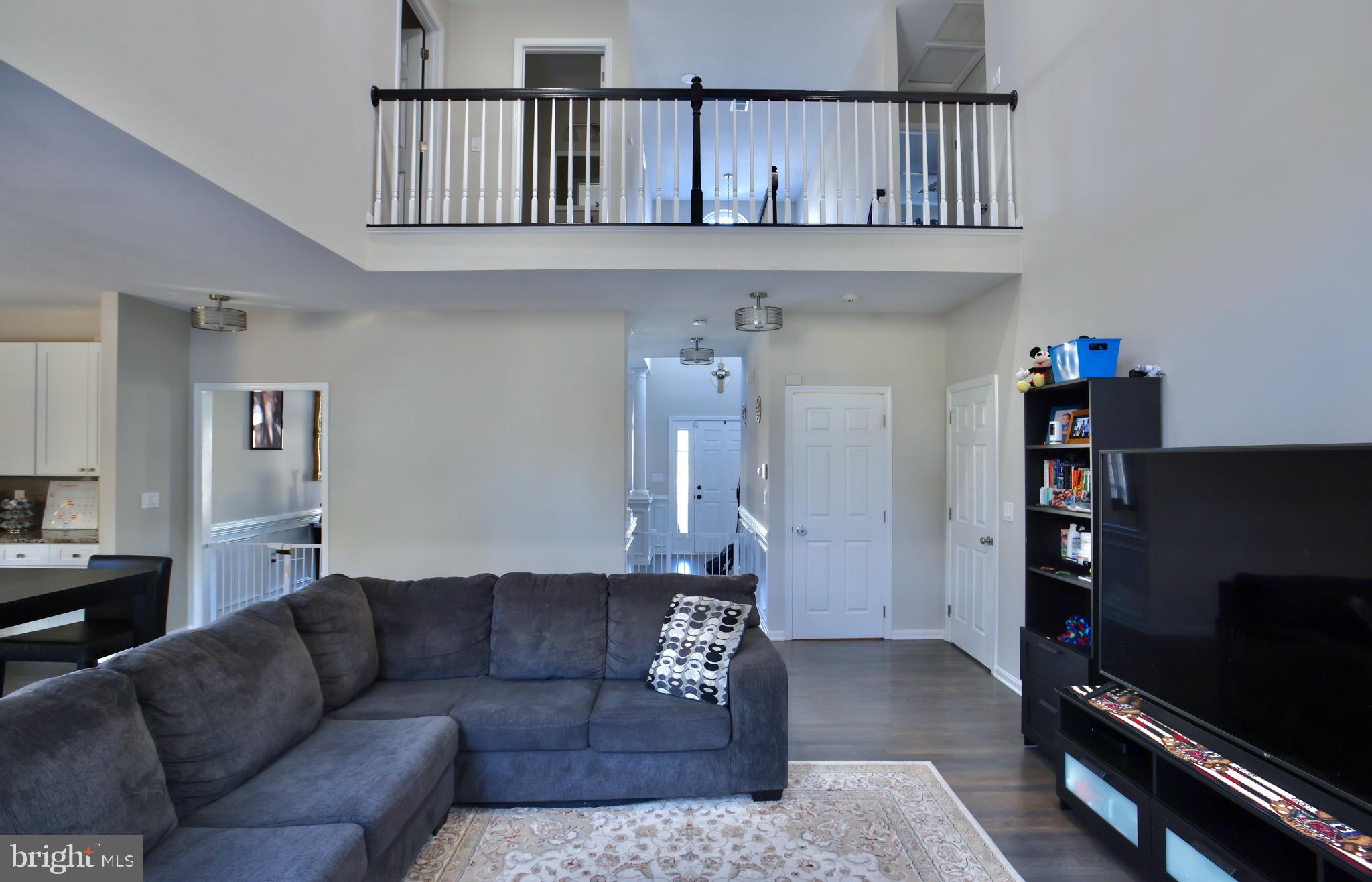 HAWTHORNE WOODS - Residential