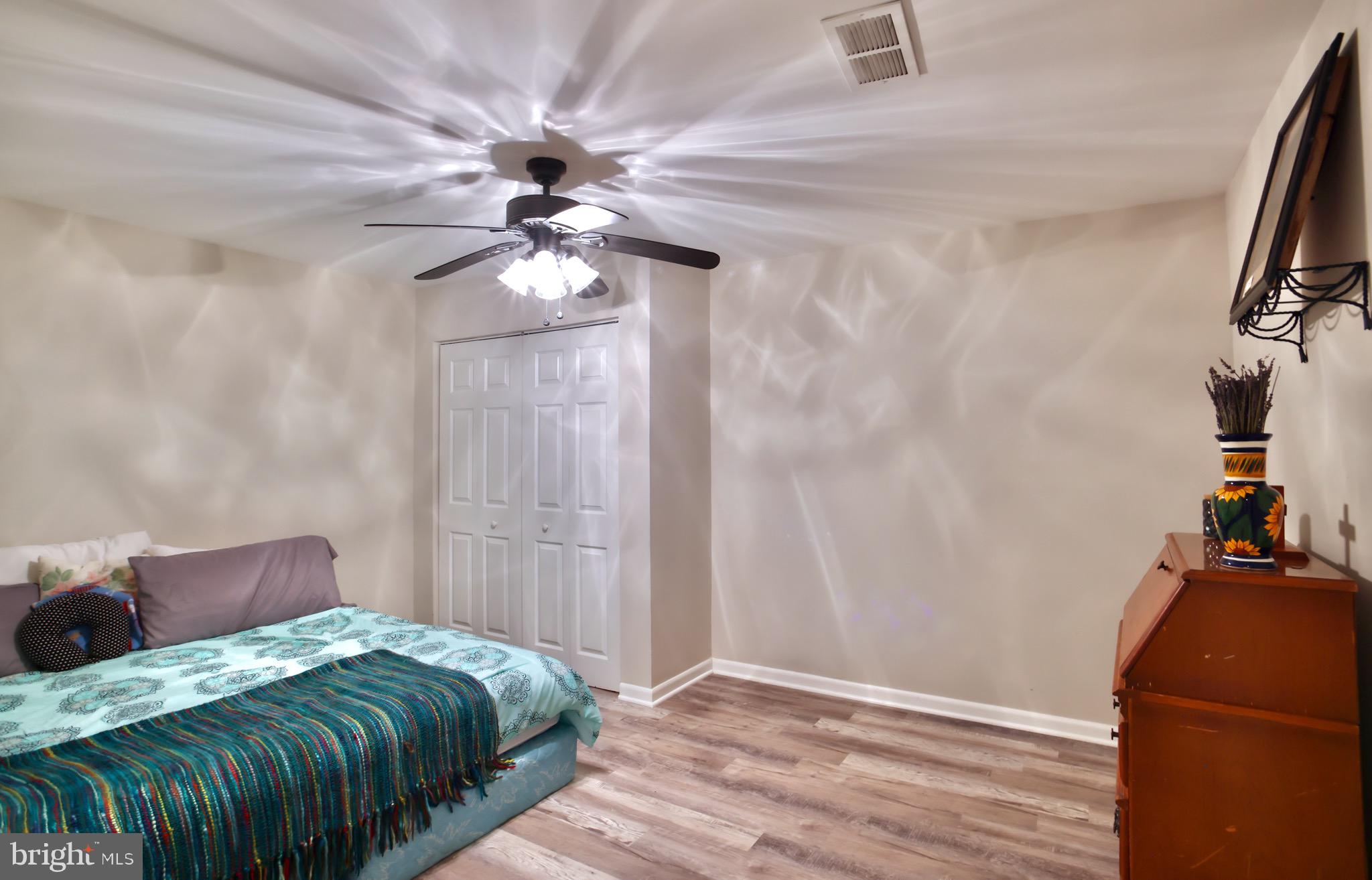 HAWTHORNE WOODS - Residential