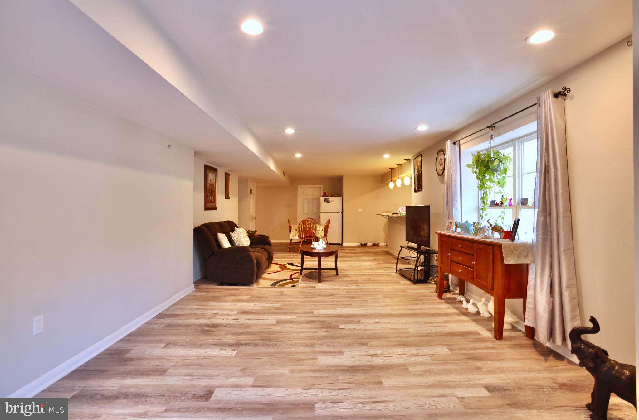 HAWTHORNE WOODS - Residential