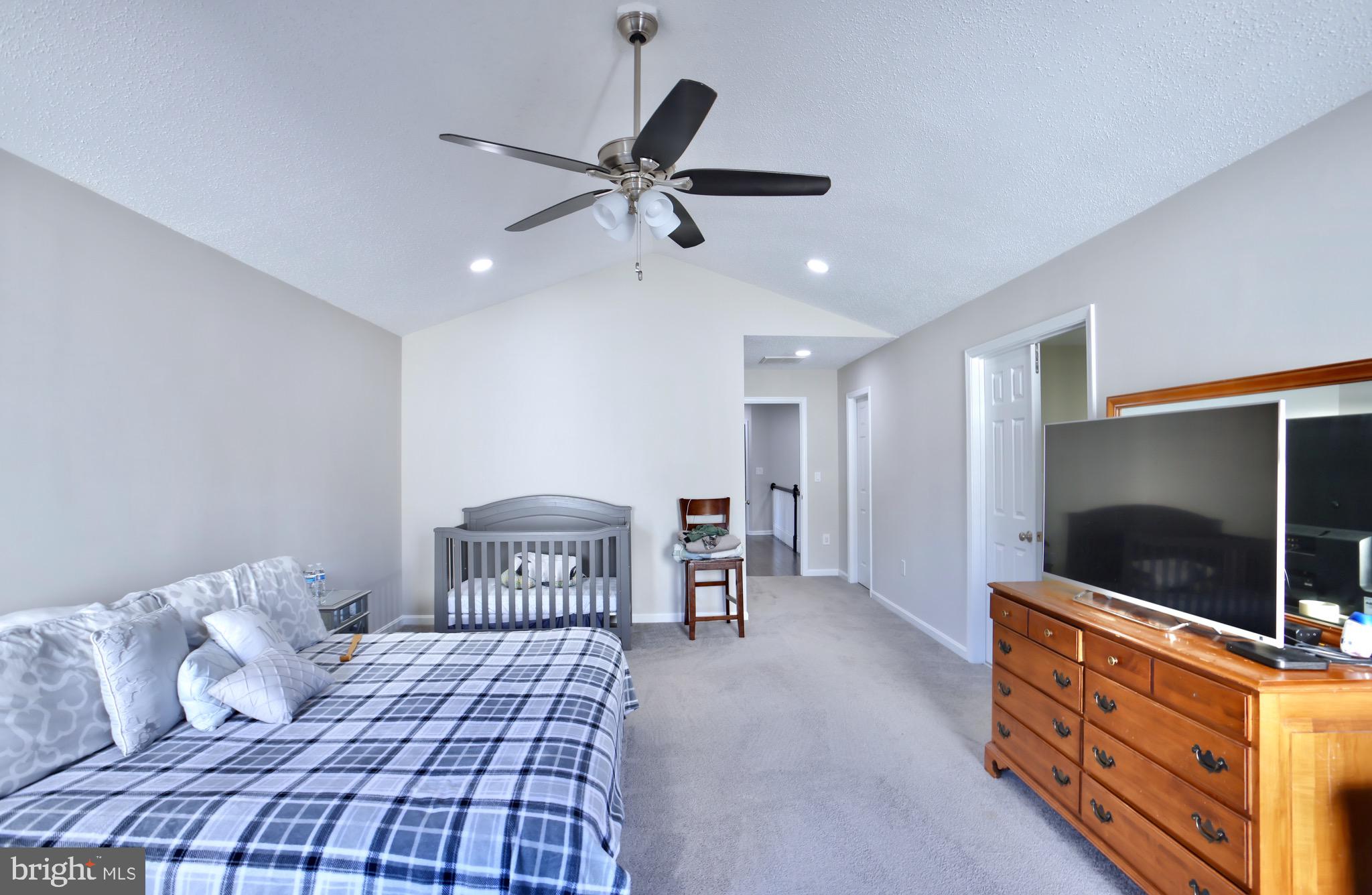 HAWTHORNE WOODS - Residential