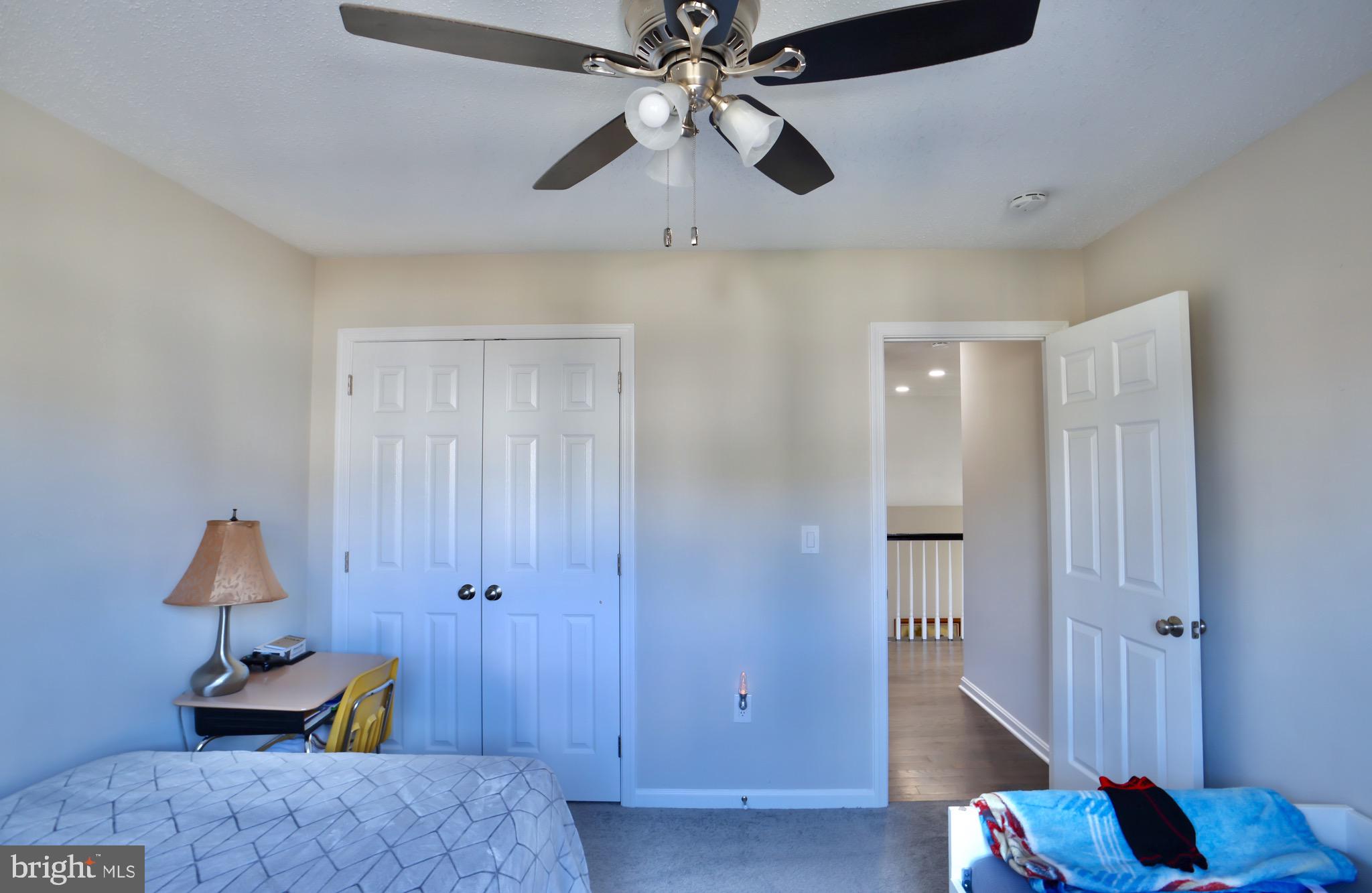 HAWTHORNE WOODS - Residential