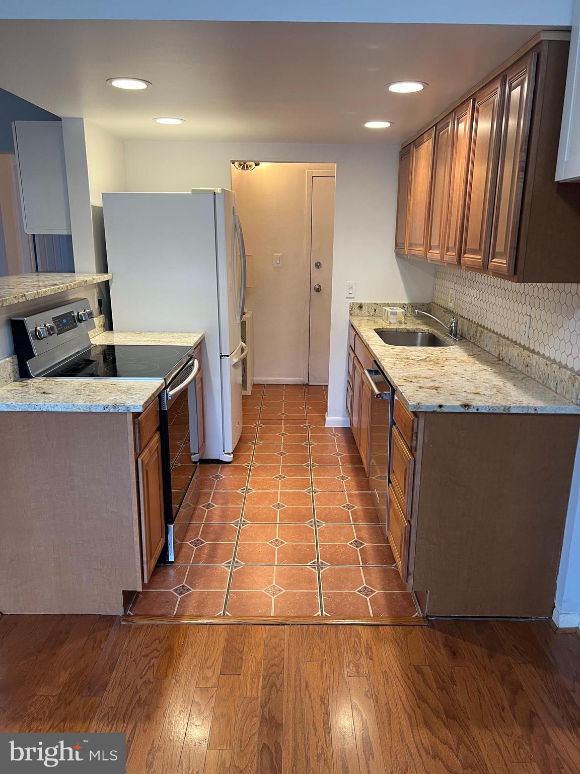 SHADOWOOD - Residential Lease