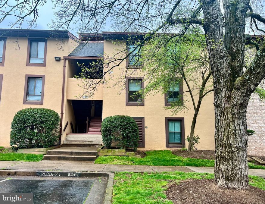 Welcome to your Reston retreat! Nestled in the heart of Reston, this charming 3-bedroom, 2-bathroom condo invites you to call it home. With gleaming hardwood floors in the main area, this home exudes warmth and character.
Featuring three spacious bedrooms and two modern bathrooms, including a master suite, this condo offers comfortable living spaces for you and your loved ones.
Convenience is key with a designated parking space near the entrance, including an additional parking spot for your guests. Plus, say goodbye to utility hassles as water, heating/cooling, electricity, and trash are all included in your rent.
Situated just minutes away from Reston Town Center, Wiehle Metro Station, and picturesque lakes and trails, you'll enjoy easy access to shopping, dining, and outdoor recreation.
This pet-friendly condo welcomes furry companions with approval. While utilities are covered, tenants are responsible for internet/cable expenses.
Don't miss out on this opportunity to experience the best of Reston living.