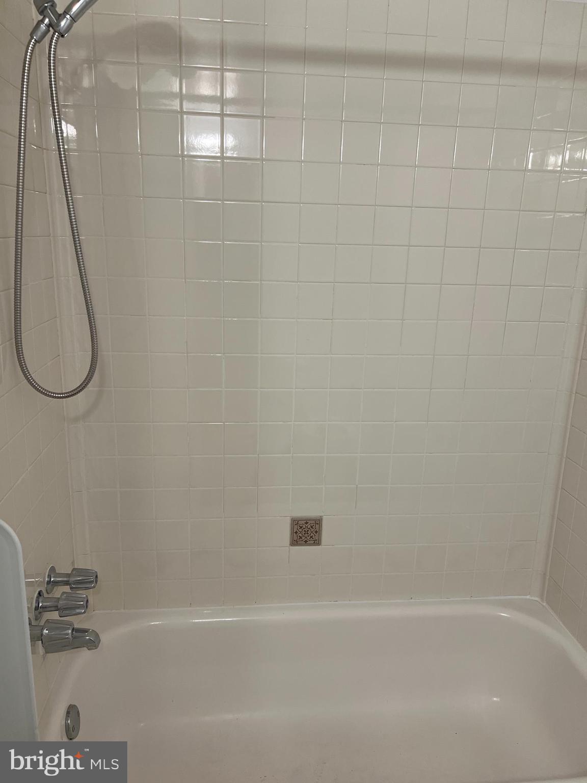 SHADOWOOD - Residential Lease