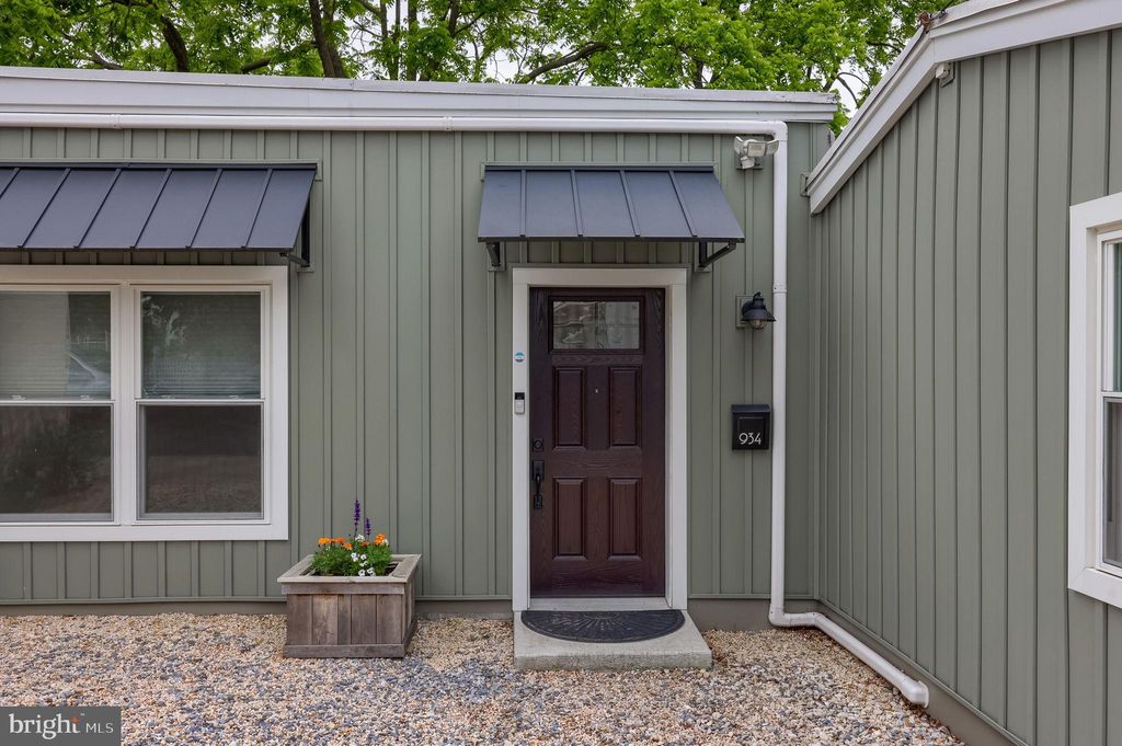 Photo of 934 W Vine Street, LANCASTER, PA 17603 (MLS # PALA2086732)