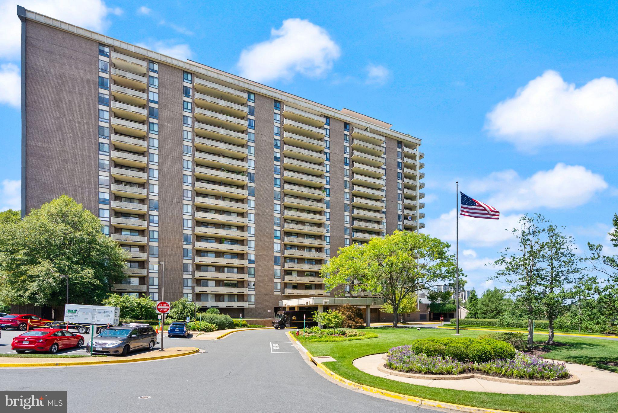 1800 OLD MEADOW ROAD 1021